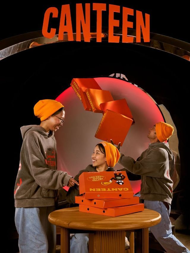 Canteen, Content